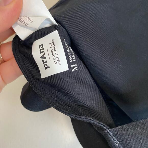 Prana Women's Sports Bra Layna Black Camo Size Medium V Neck Cross Back - Picture 6 of 7